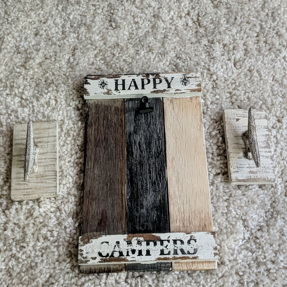 Happy Campers and 2 decorative hooks.